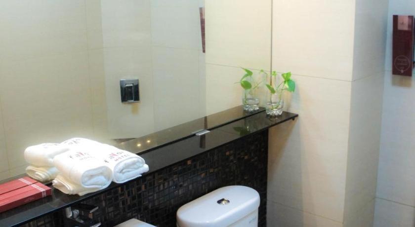 Favor Hotel Makassar City Center By Life Exterior photo