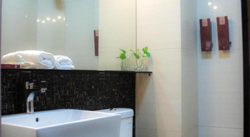 Favor Hotel Makassar City Center By Life Exterior photo