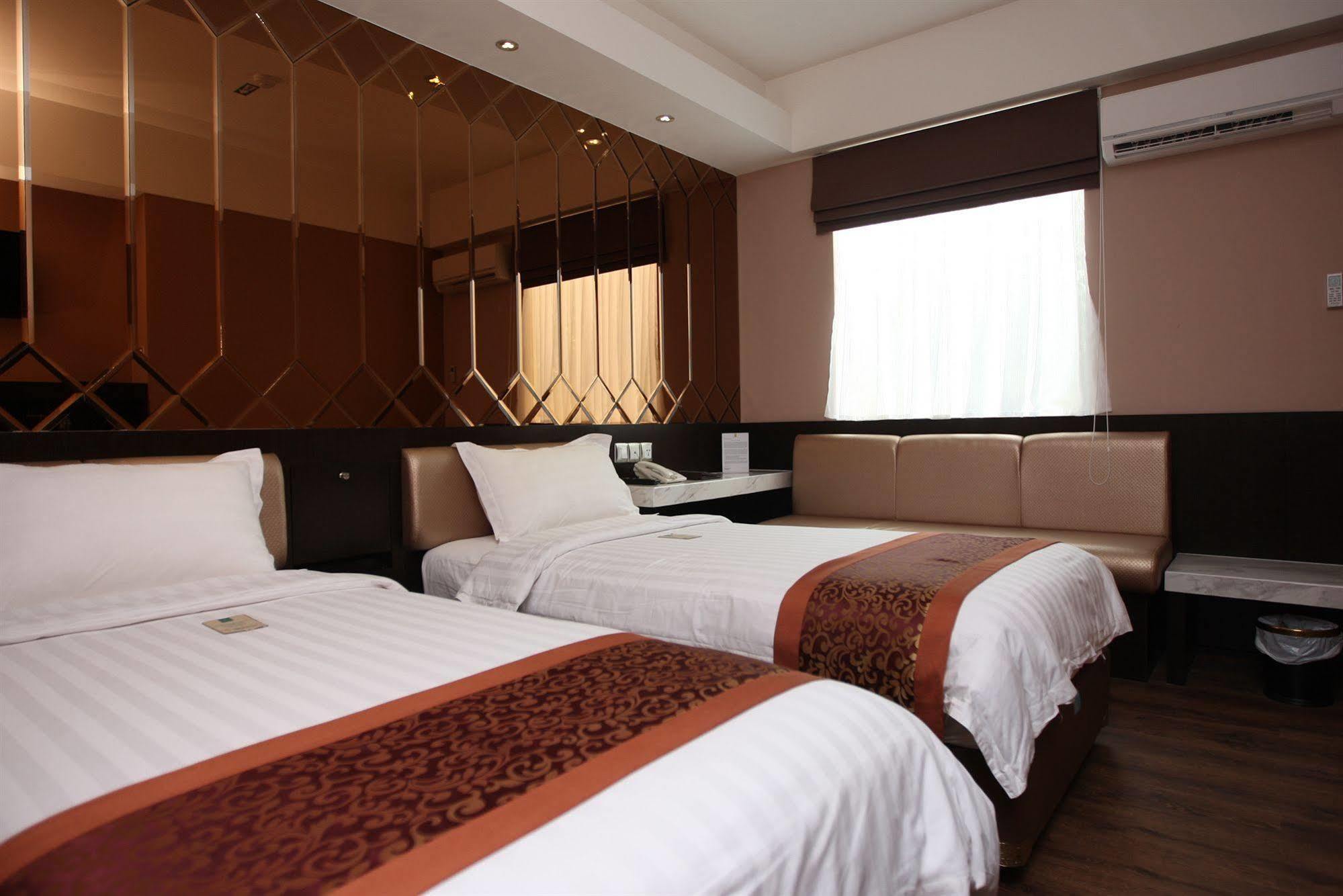 Favor Hotel Makassar City Center By Life Exterior photo